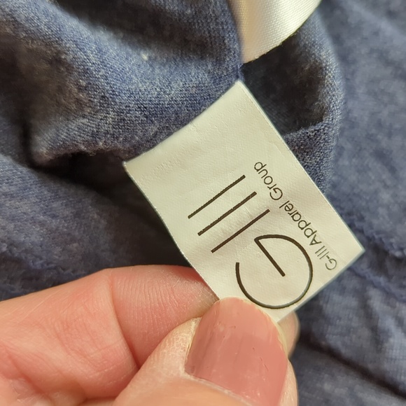 NFL Team Apparet New England Patriots Embellished V Neck Tee Shirt M Blue Red - Picture 3 of 16